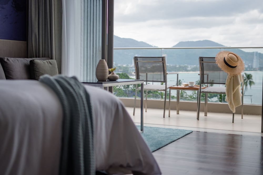 Oceanfront Beach Resort — Hotel rooms in Patong Beach, Phuket Province