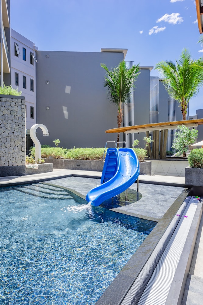 Oceanfront Beach Resort — Swimming pool in Patong Beach, Phuket Province