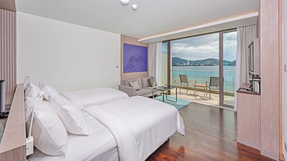 Oceanfront Beach Resort — Hotel rooms in Patong Beach, Phuket Province