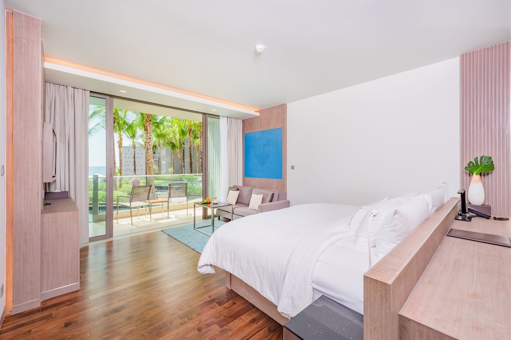 Oceanfront Beach Resort — Hotel rooms in Patong Beach, Phuket Province