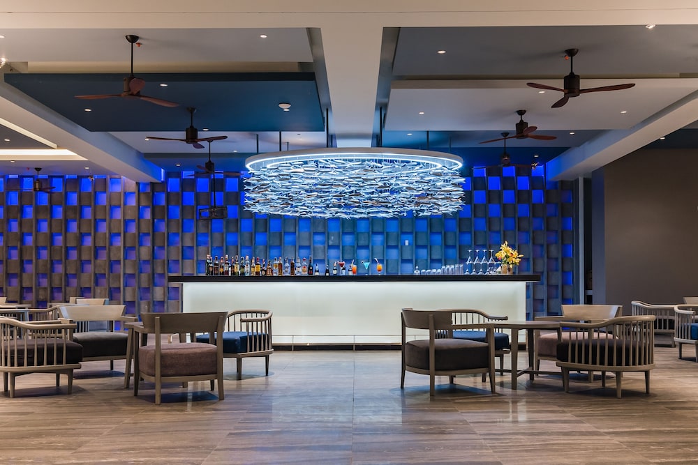 Oceanfront Beach Resort — Restaurant & bars in Patong Beach, Phuket Province