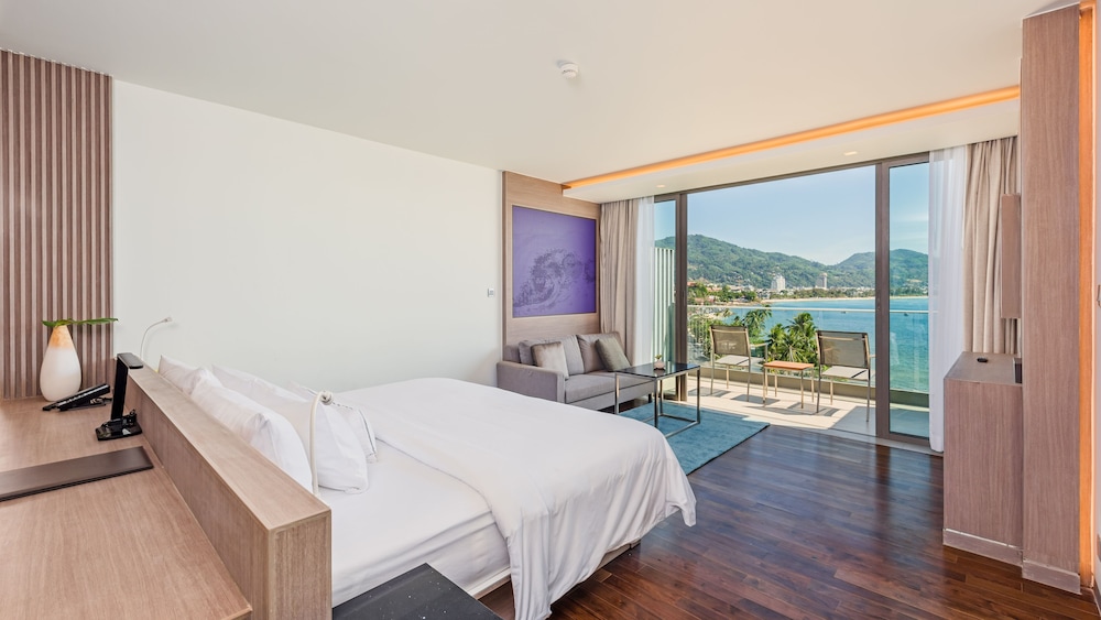 Oceanfront Beach Resort — Hotel rooms in Patong Beach, Phuket Province