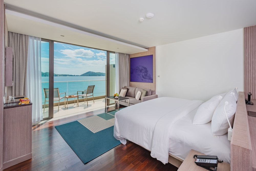 Oceanfront Beach Resort — Hotel rooms in Patong Beach, Phuket Province