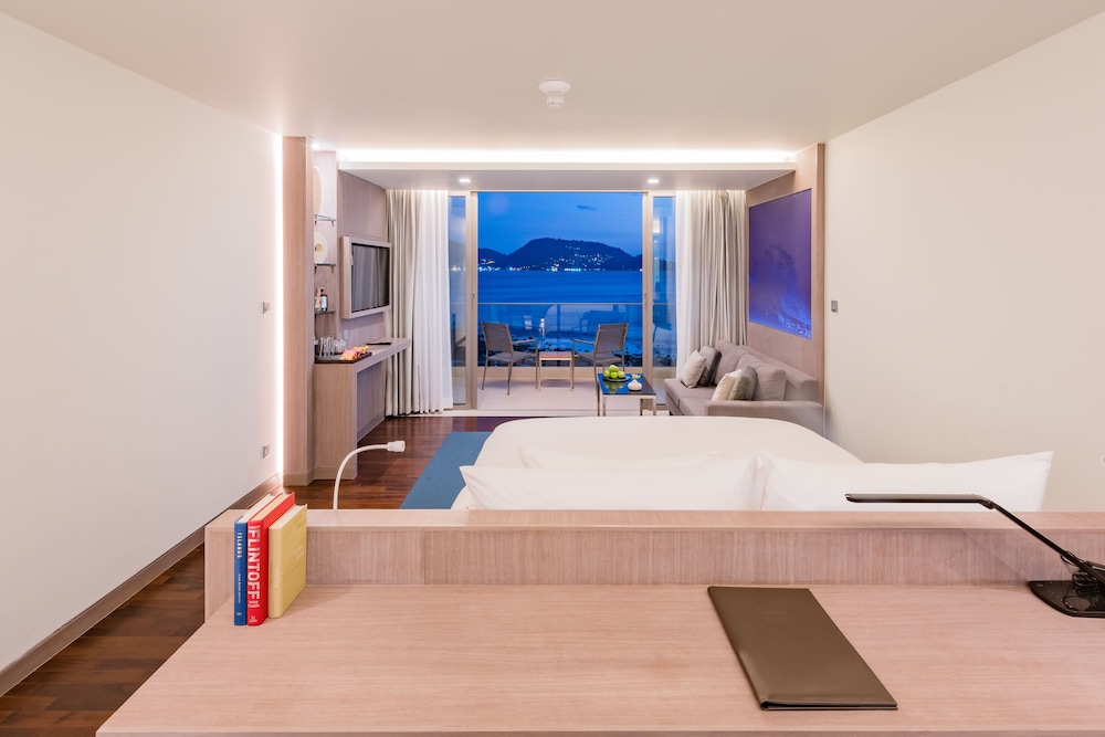 Oceanfront Beach Resort — Hotel rooms in Patong Beach, Phuket Province