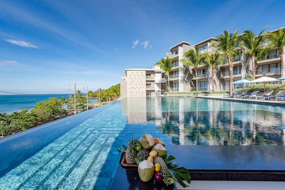 Oceanfront Beach Resort — Main photo in Patong Beach, Phuket Province