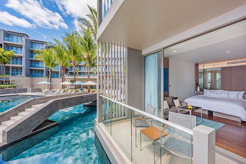 Oceanfront Beach Resort — Hotel rooms in Patong Beach, Phuket Province