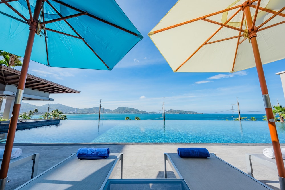 Oceanfront Beach Resort — Swimming pool in Patong Beach, Phuket Province