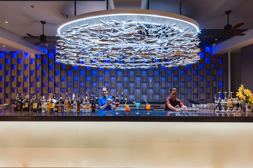 Oceanfront Beach Resort — Restaurant & bars in Patong Beach, Phuket Province