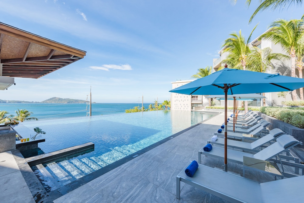 Oceanfront Beach Resort — Swimming pool in Patong Beach, Phuket Province