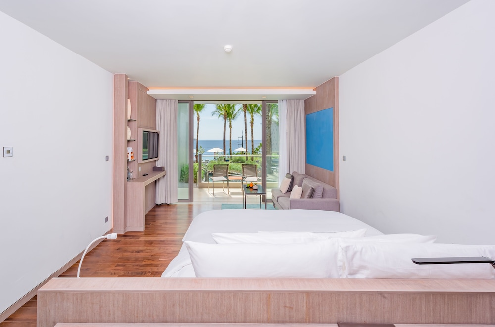 Oceanfront Beach Resort — Hotel rooms in Patong Beach, Phuket Province