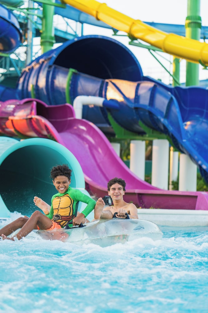 Nickelodeon Hotels & Resorts Riviera Maya - Gourmet by Karisma - All Inclusive — Swimming pool in Playa del Carmen, Quintana Roo