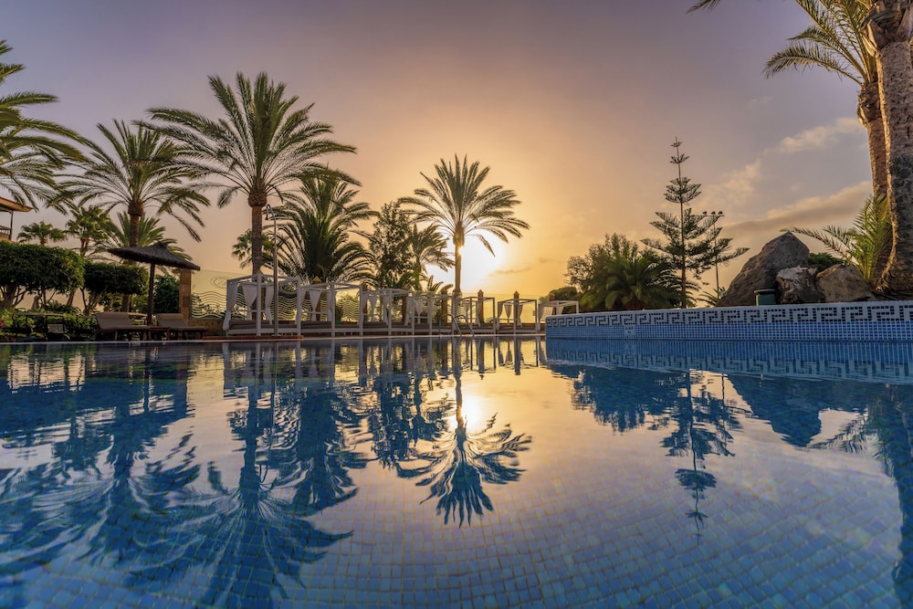 Elba Palace Golf Boutique Hotel — Swimming pool in Costa de Antigua, Canary Islands