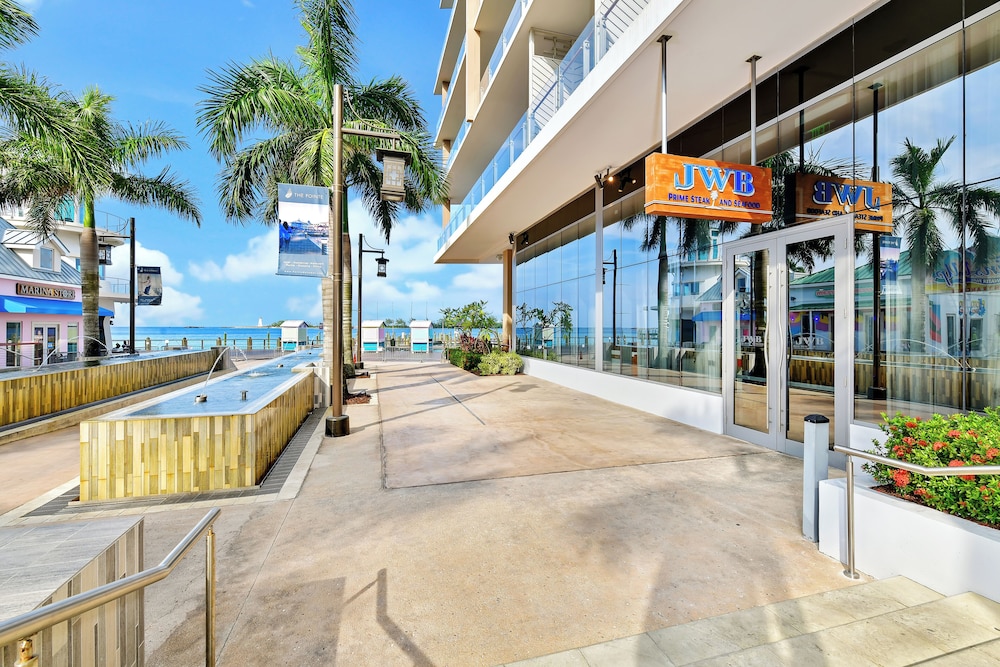Margaritaville Beach Resort - Nassau — Restaurant & bars in Nassau, New Providence