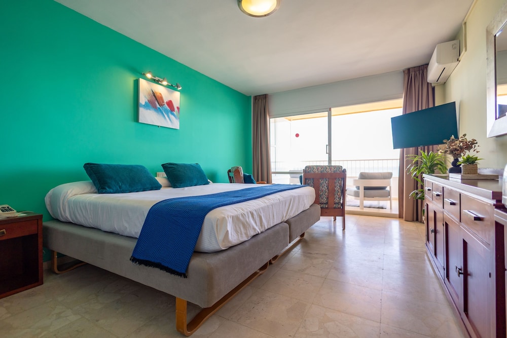 Aparthotel Jabega — Hotel rooms in Fuengirola, Andalusia