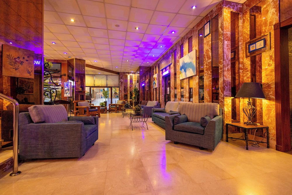Aparthotel Jabega — Hotel building in Fuengirola, Andalusia