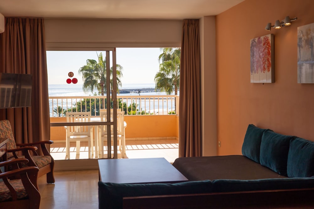 Aparthotel Jabega — Hotel rooms in Fuengirola, Andalusia