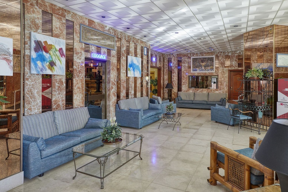 Aparthotel Jabega — Hotel building in Fuengirola, Andalusia