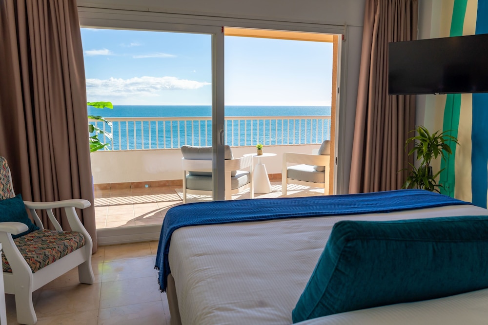 Aparthotel Jabega — Hotel rooms in Fuengirola, Andalusia