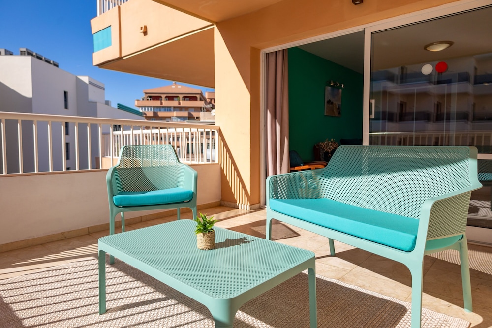 Aparthotel Jabega — Hotel building in Fuengirola, Andalusia