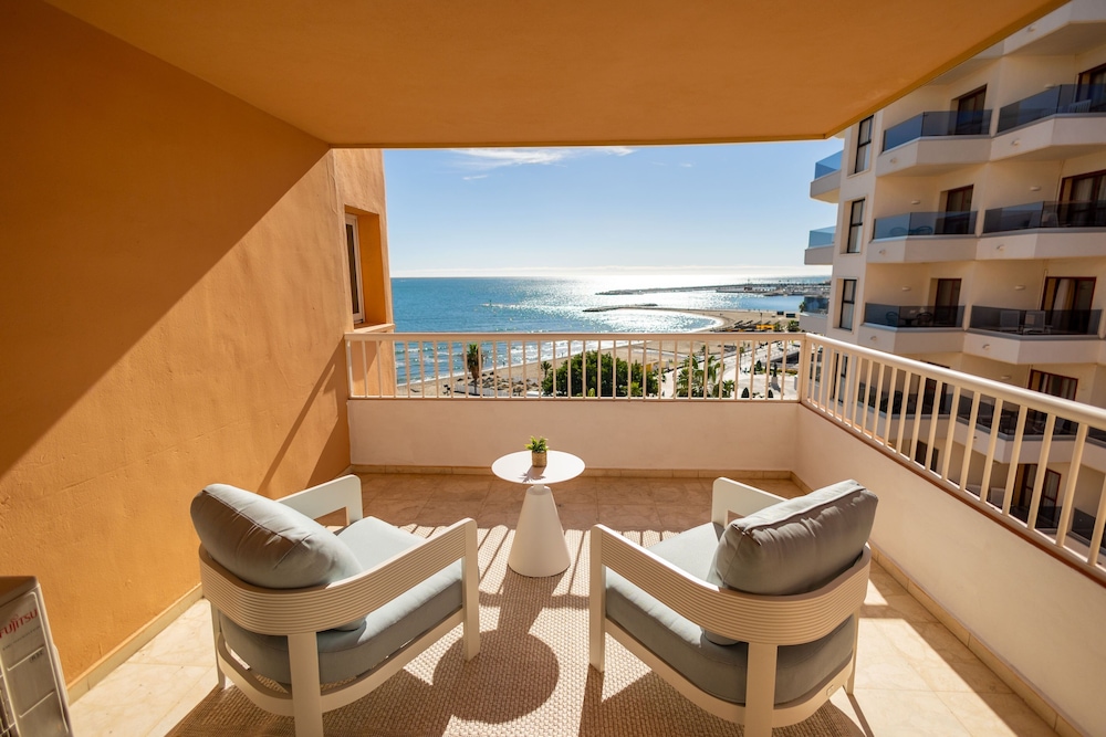 Aparthotel Jabega — Hotel rooms in Fuengirola, Andalusia