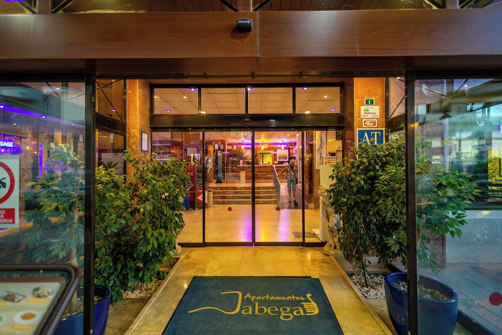 Aparthotel Jabega — Hotel building in Fuengirola, Andalusia