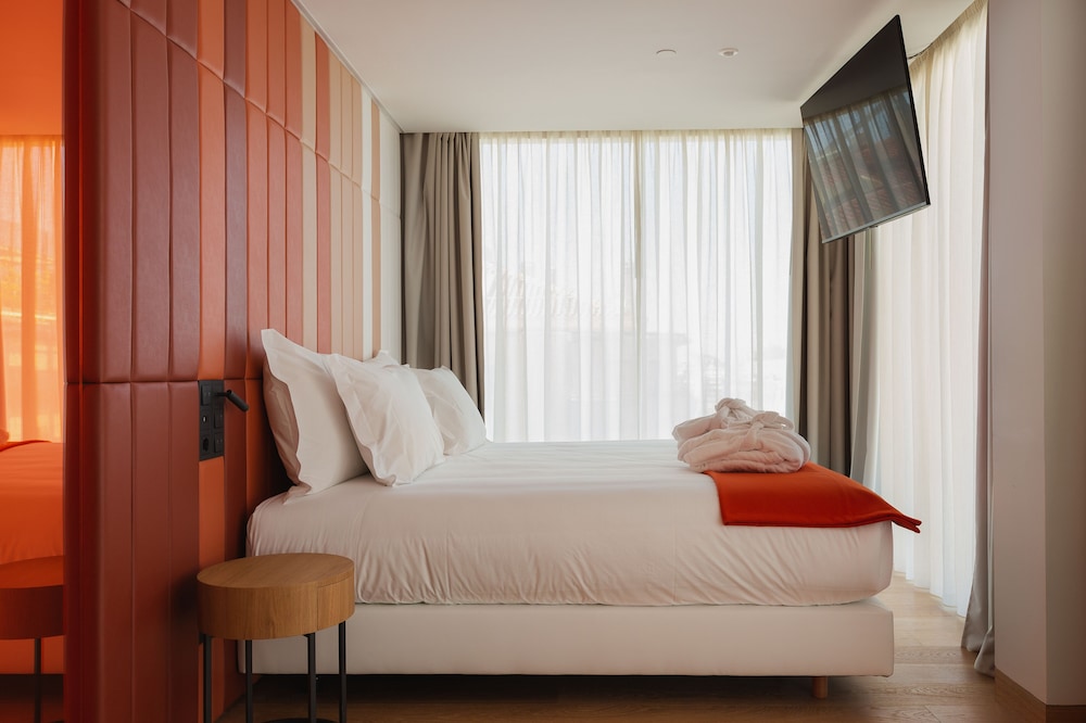 Lumen Hotel & The Lisbon Light Show — Hotel rooms in Lisbon, Lisboa