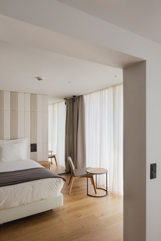 Lumen Hotel & The Lisbon Light Show — Hotel rooms in Lisbon, Lisboa