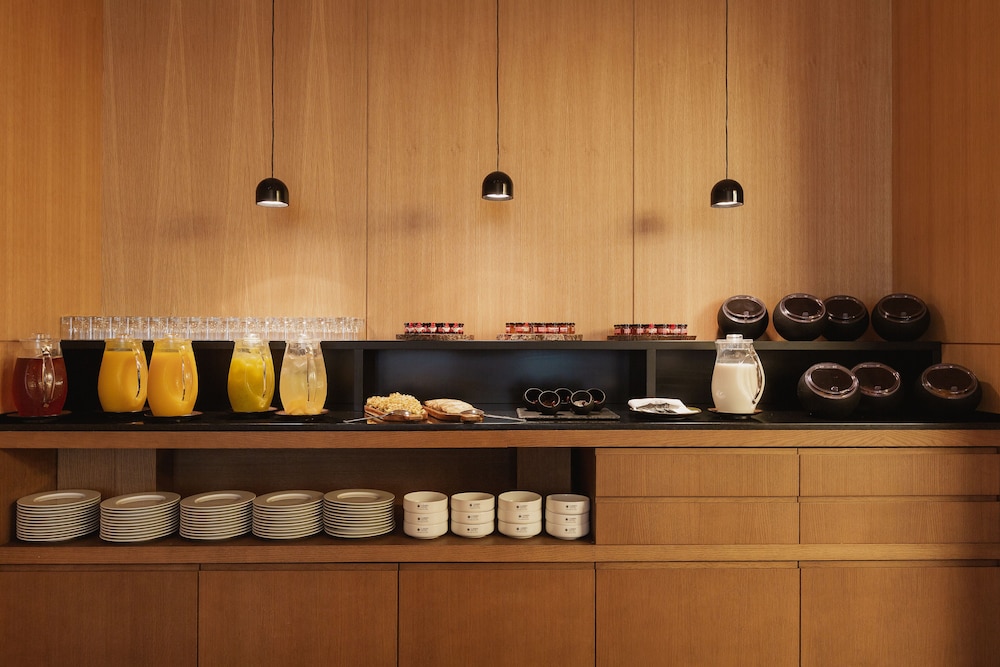 Lumen Hotel & The Lisbon Light Show — Restaurant & bars in Lisbon, Lisboa