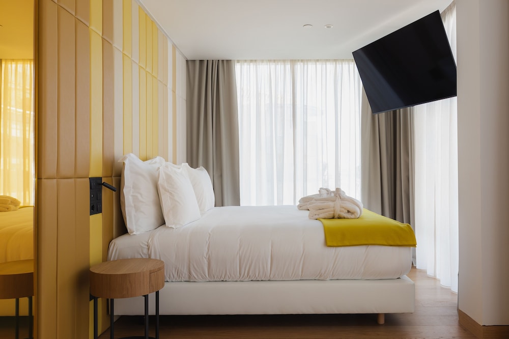 Lumen Hotel & The Lisbon Light Show — Hotel rooms in Lisbon, Lisboa