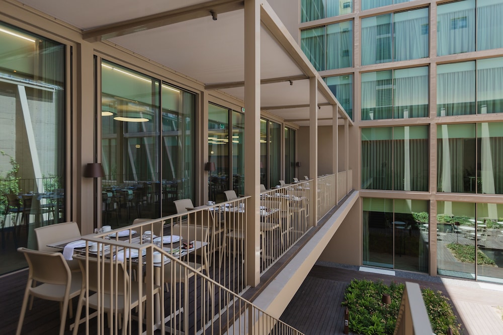 Lumen Hotel & The Lisbon Light Show — Hotel rooms in Lisbon, Lisboa