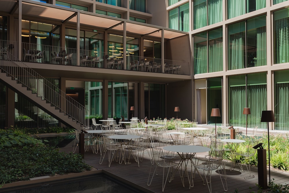 Lumen Hotel & The Lisbon Light Show — Hotel building in Lisbon, Lisboa