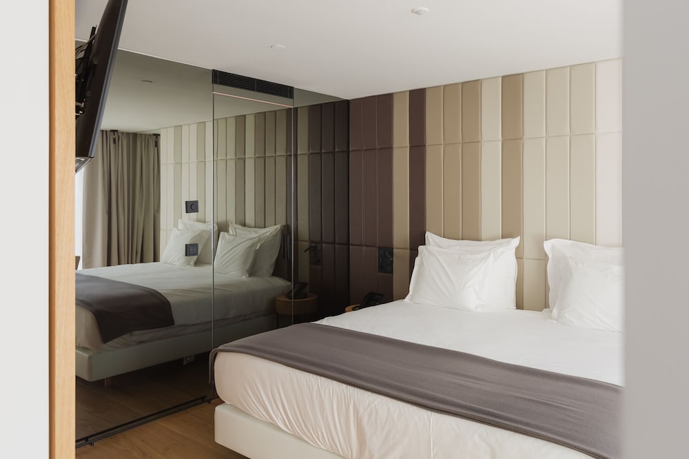 Lumen Hotel & The Lisbon Light Show — Hotel rooms in Lisbon, Lisboa