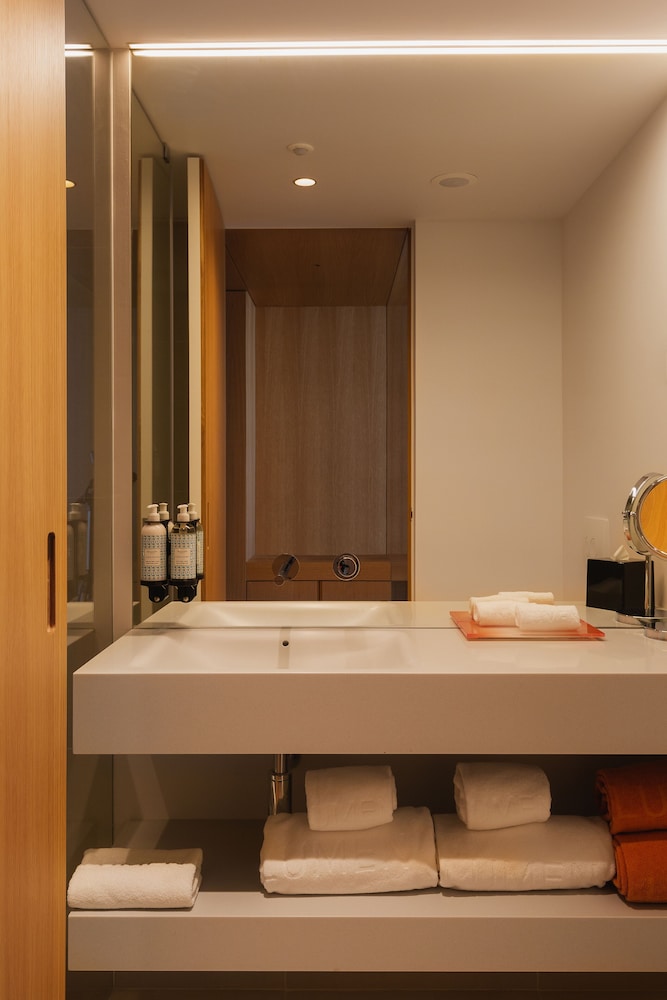 Lumen Hotel & The Lisbon Light Show — Hotel rooms in Lisbon, Lisboa