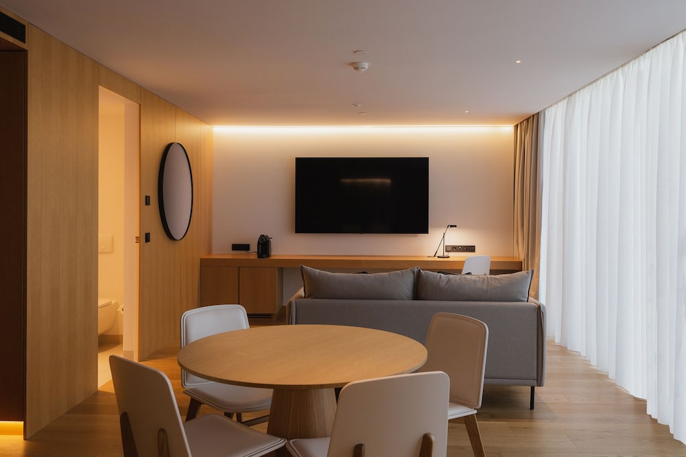 Lumen Hotel & The Lisbon Light Show — Hotel rooms in Lisbon, Lisboa