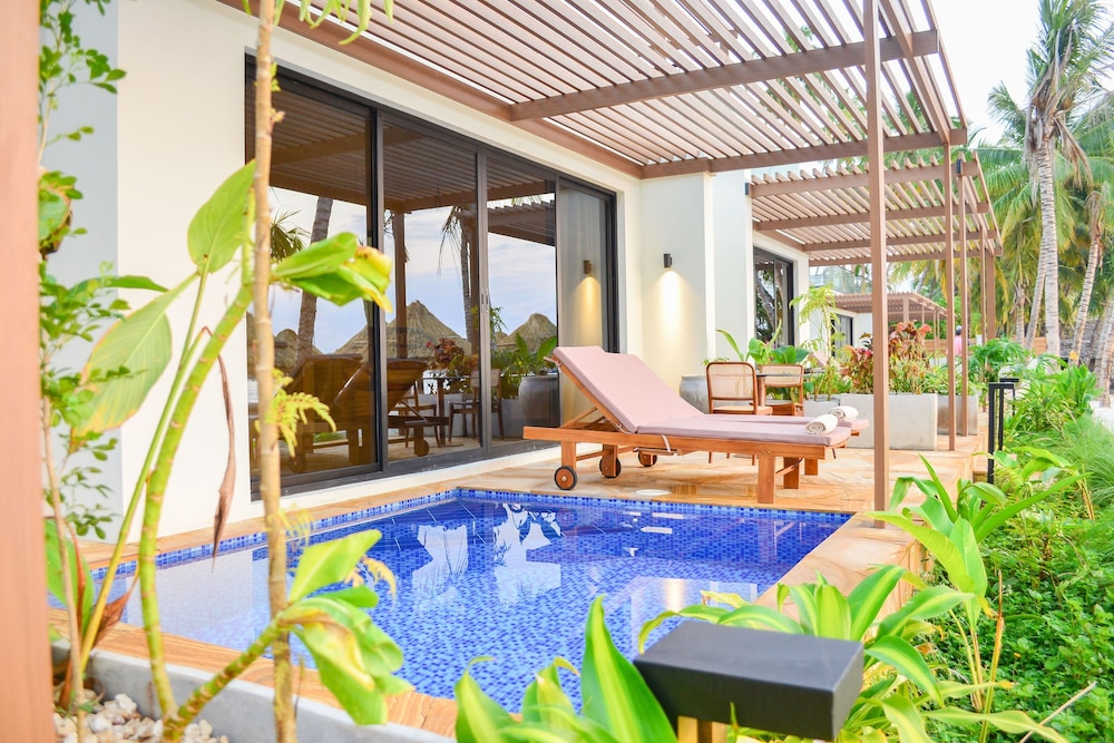 TOA Hotel & Spa Zanzibar — Swimming pool in Kiwengwa, Zanzibar North