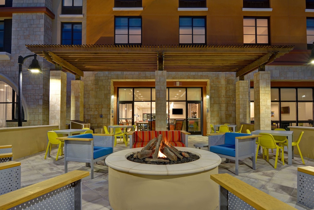 Home2 Suites by Hilton Orlando at Flamingo Crossings — Hotel building in Winter Garden, Florida