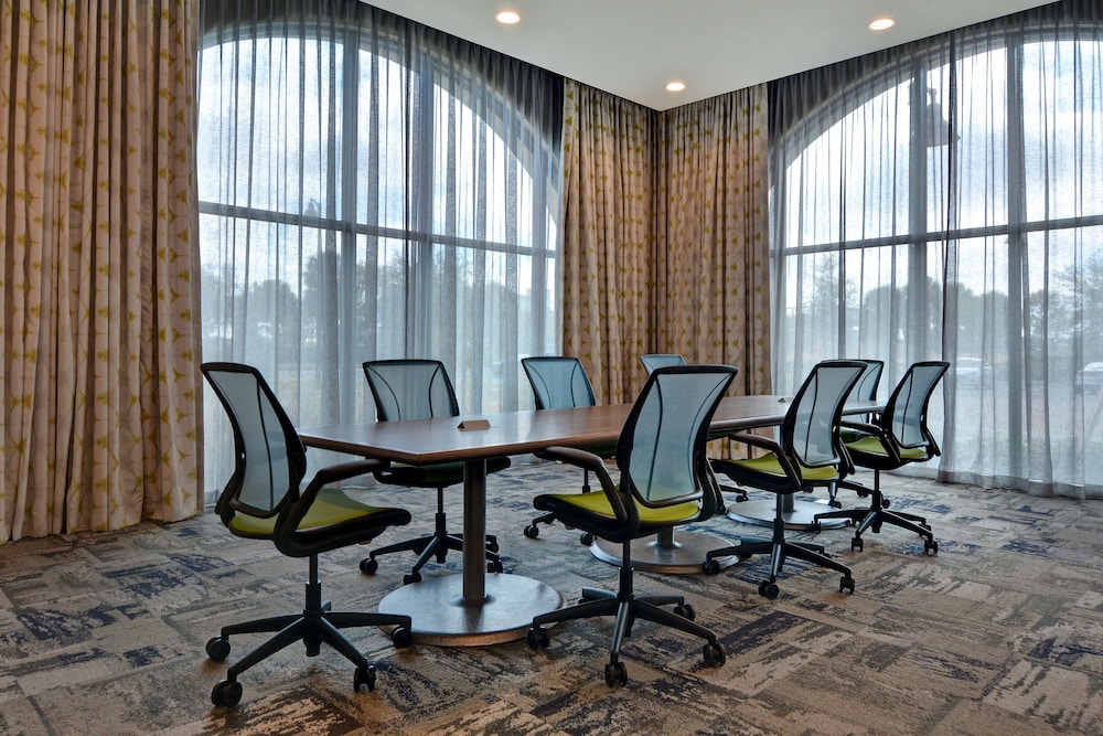 Home2 Suites by Hilton Orlando at Flamingo Crossings — Hotel building in Winter Garden, Florida