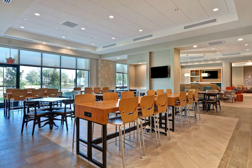 Home2 Suites by Hilton Orlando at Flamingo Crossings — Restaurant & bars in Winter Garden, Florida