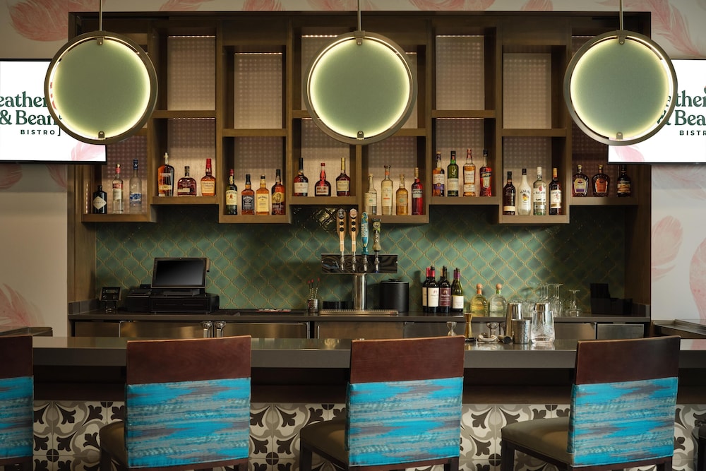 Home2 Suites by Hilton Orlando at Flamingo Crossings — Restaurant & bars in Winter Garden, Florida