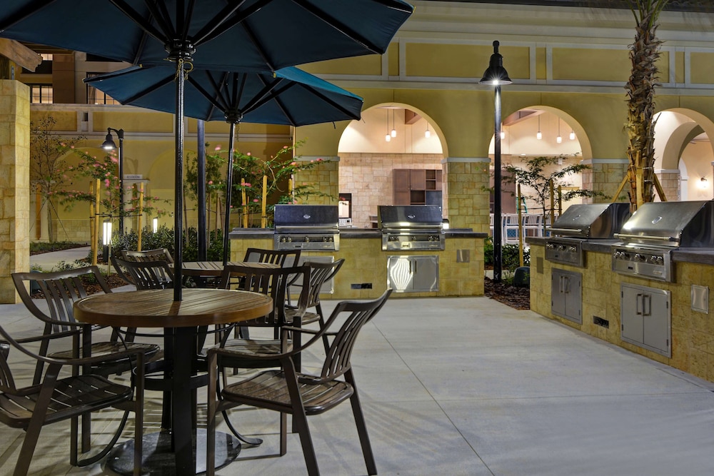 Home2 Suites by Hilton Orlando at Flamingo Crossings — Restaurant & bars in Winter Garden, Florida