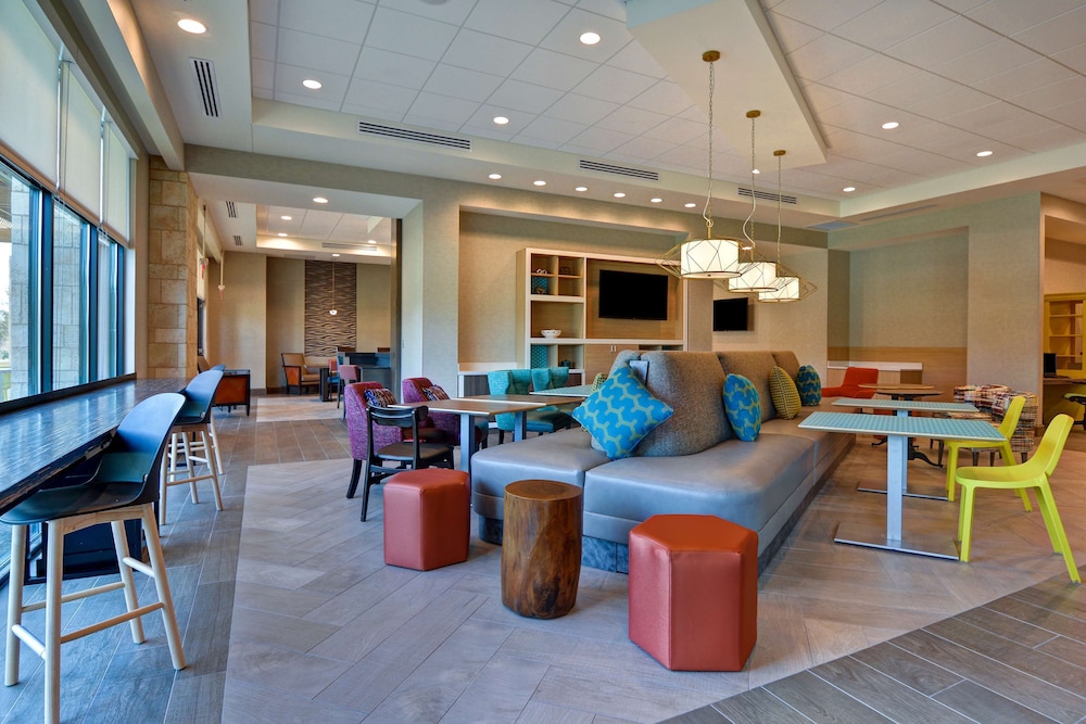 Home2 Suites by Hilton Orlando at Flamingo Crossings — Restaurant & bars in Winter Garden, Florida