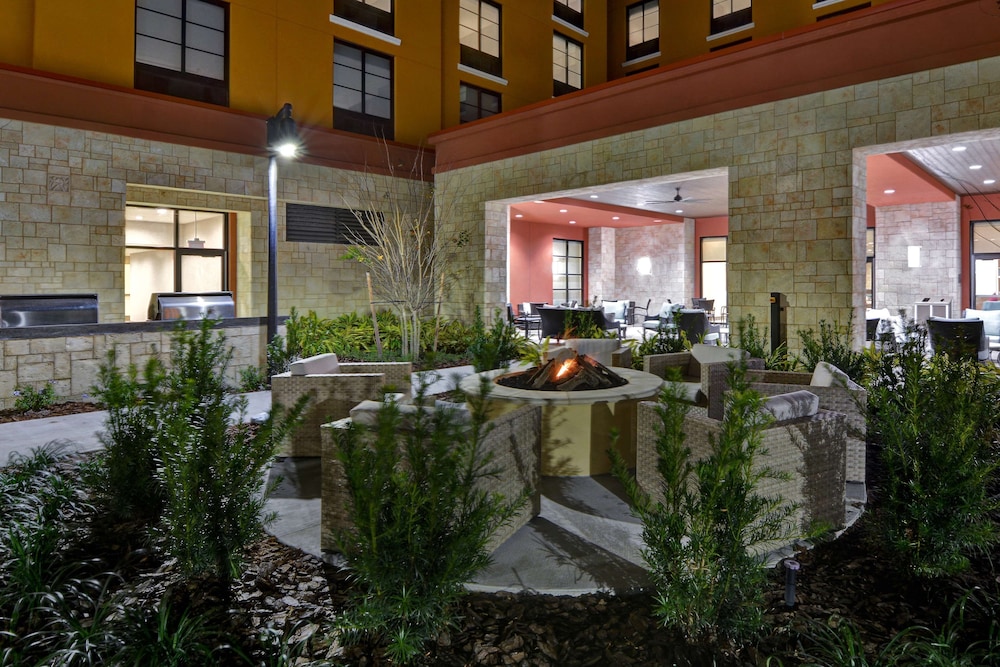 Home2 Suites by Hilton Orlando at Flamingo Crossings — Restaurant & bars in Winter Garden, Florida