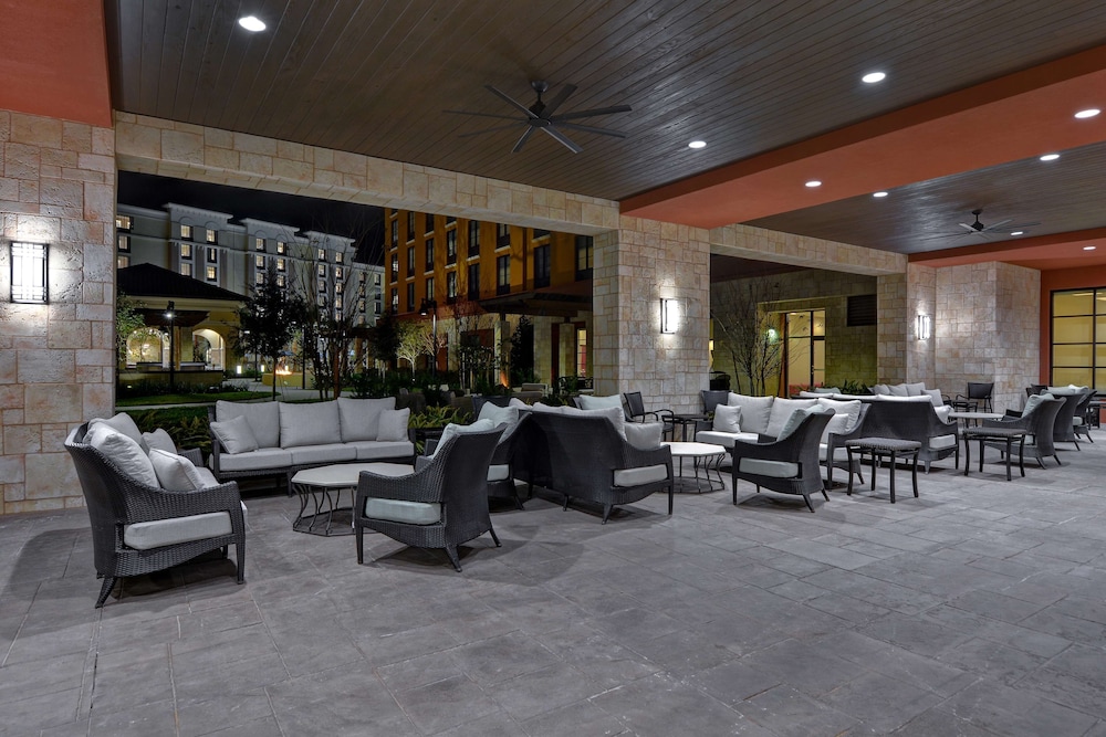 Home2 Suites by Hilton Orlando at Flamingo Crossings — Hotel building in Winter Garden, Florida