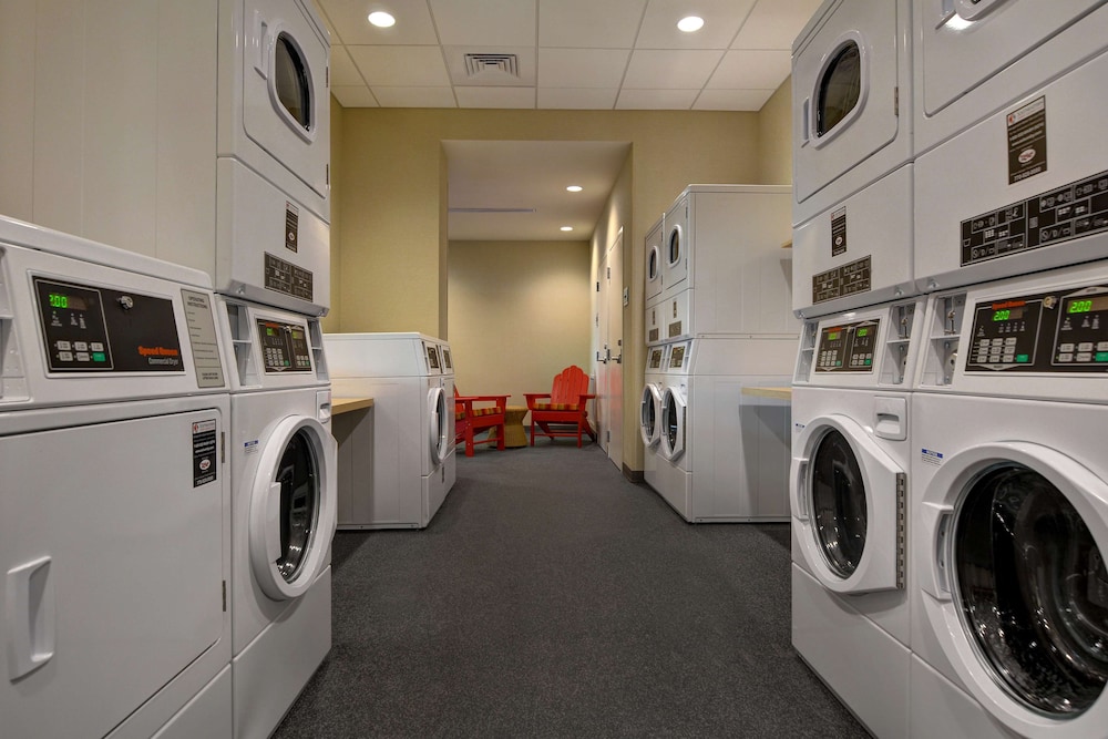 Home2 Suites by Hilton Orlando at Flamingo Crossings — Hotel building in Winter Garden, Florida