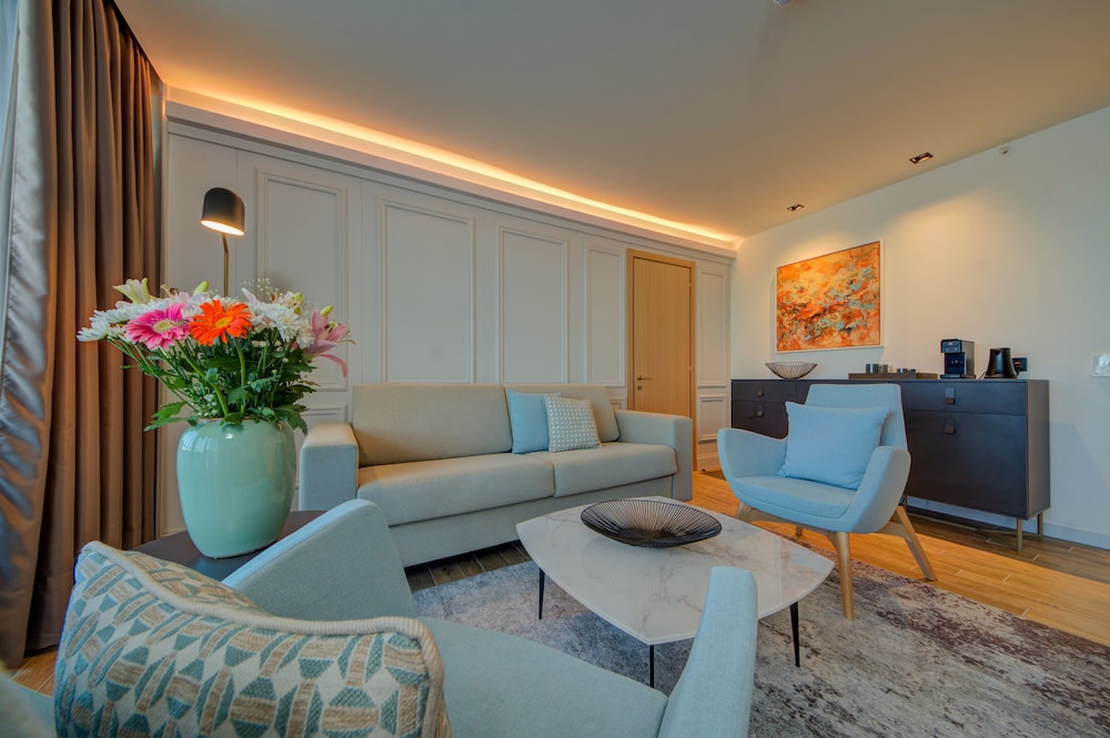 Land's End Boutique Hotel — Hotel rooms in Sliema, Malta Island