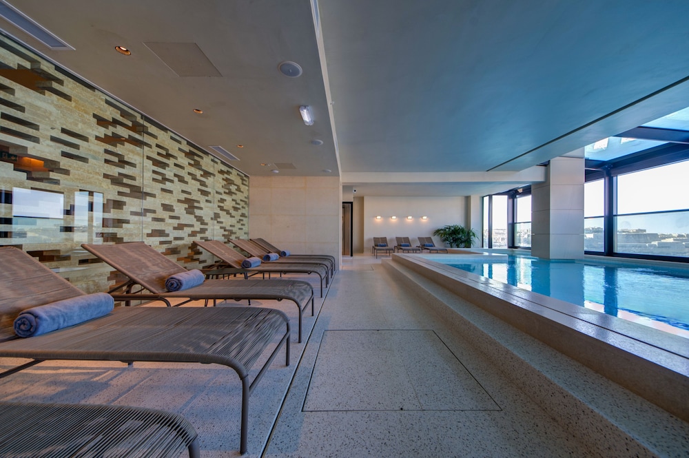 Land's End Boutique Hotel — Swimming pool in Sliema, Malta Island