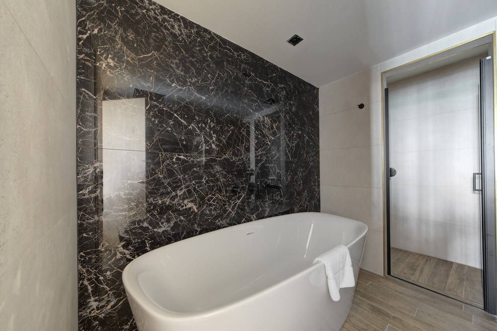 Land's End Boutique Hotel — Hotel rooms in Sliema, Malta Island