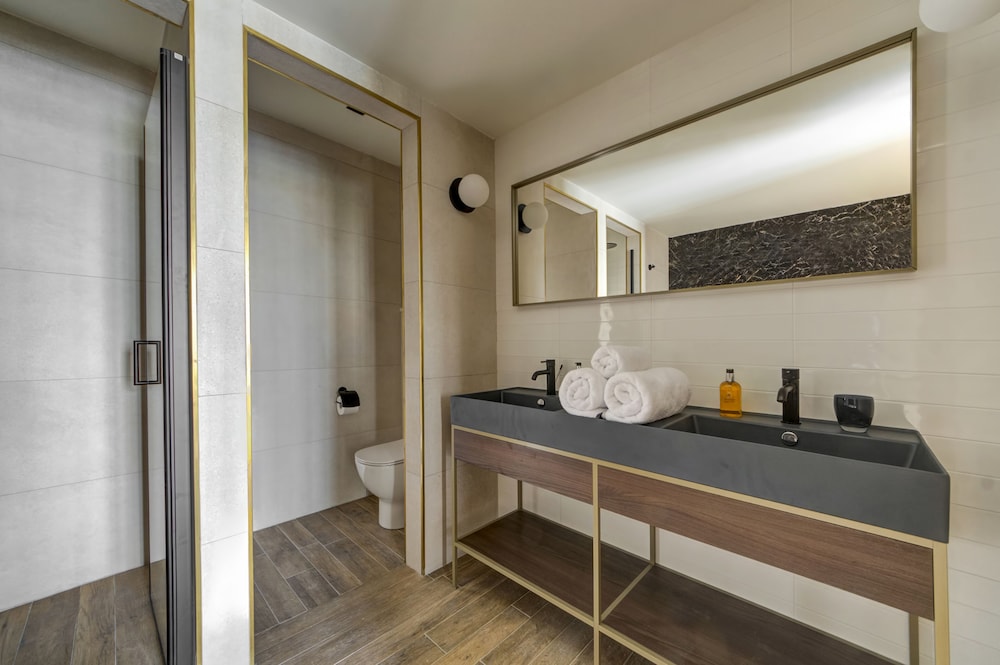 Land's End Boutique Hotel — Hotel rooms in Sliema, Malta Island