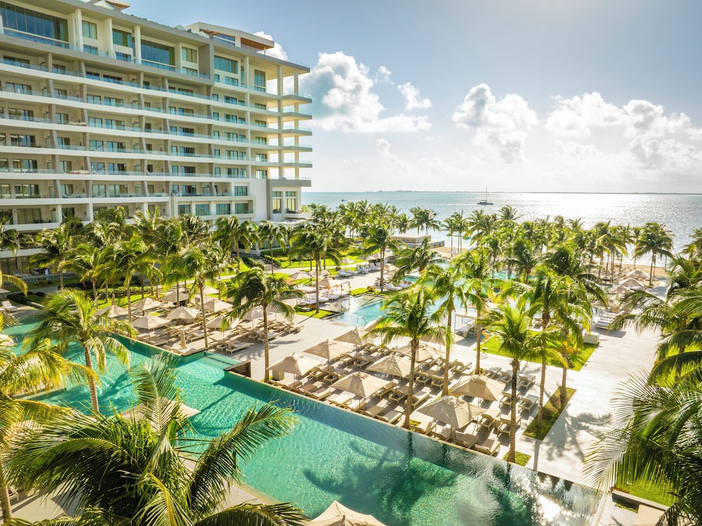 Garza Blanca Resort & Spa Cancun — Swimming pool in Playa Mujeres, Quintana Roo