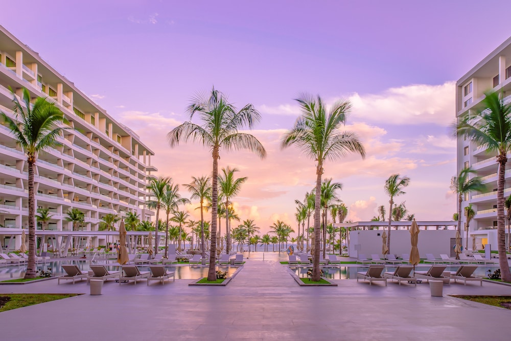 Garza Blanca Resort & Spa Cancun — Swimming pool in Playa Mujeres, Quintana Roo